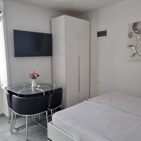 Apartments And Room Vela Senj  Zewnętrze zdjęcie