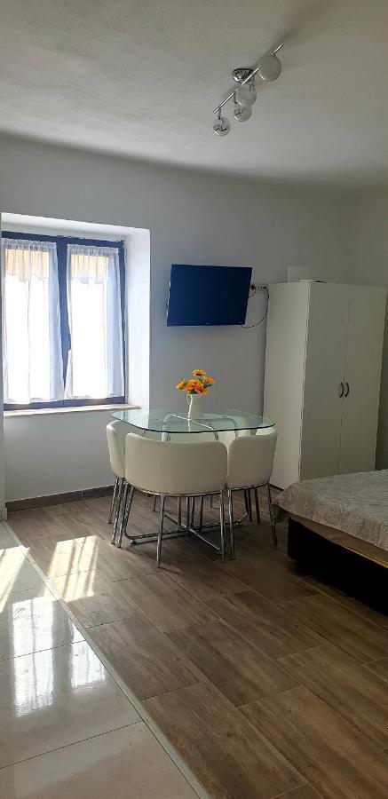 Apartments And Room Vela Senj  Zewnętrze zdjęcie