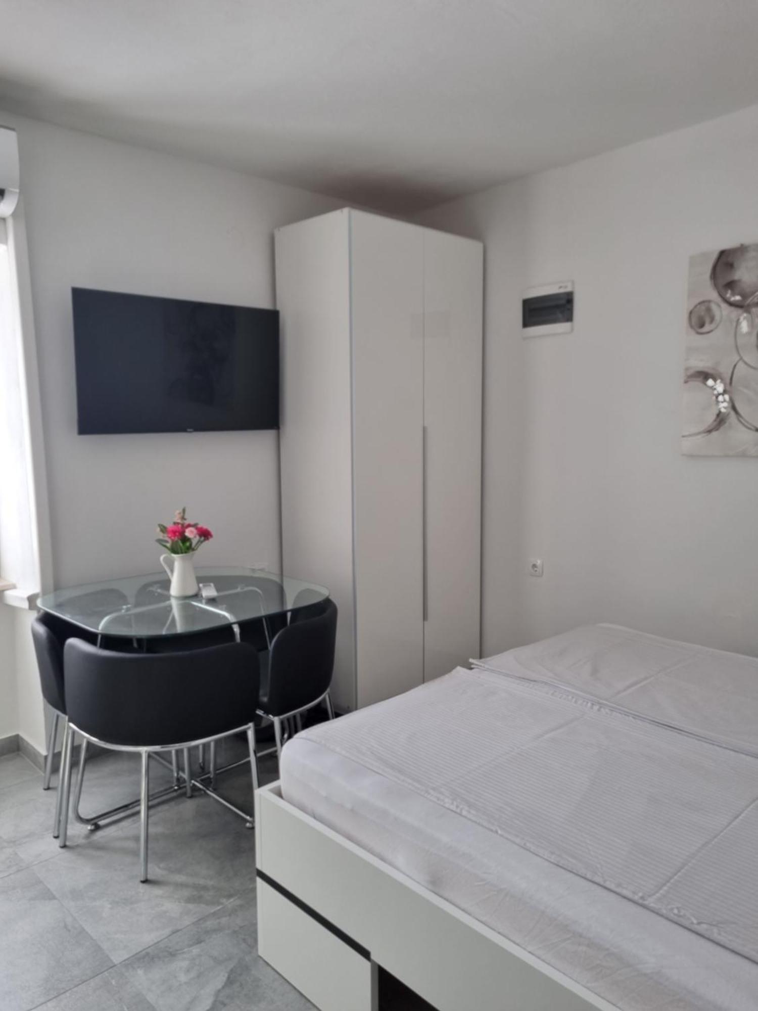 Apartments And Room Vela Senj  Zewnętrze zdjęcie