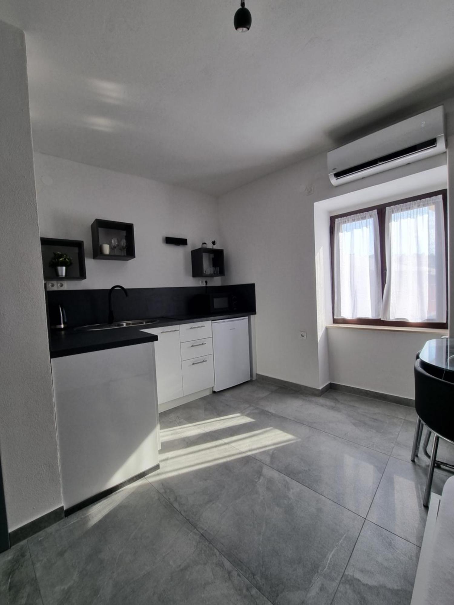 Apartments And Room Vela Senj  Zewnętrze zdjęcie