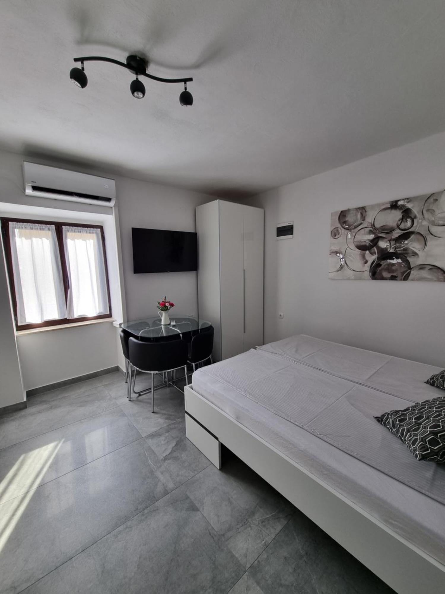 Apartments And Room Vela Senj  Pokój zdjęcie